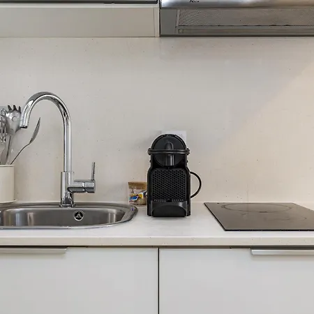 Metropolitan Living - Janelas Verdes Apartment