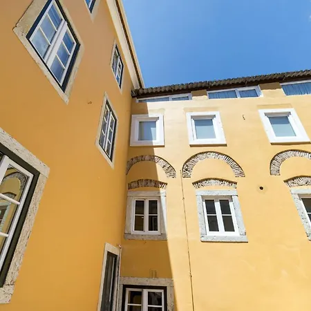 Metropolitan Living - Janelas Verdes Апартаменты *