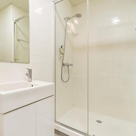 Metropolitan Living - Janelas Verdes Лиссабон