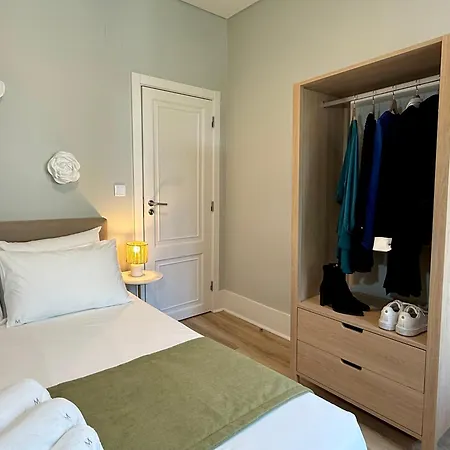 Metropolitan Living - Janelas Verdes Апартаменти