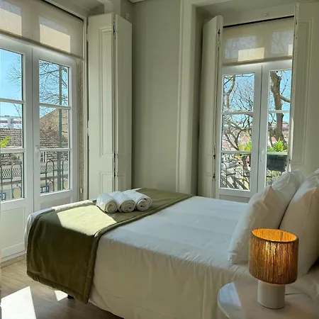 Metropolitan Living - Janelas Verdes Апартаменти