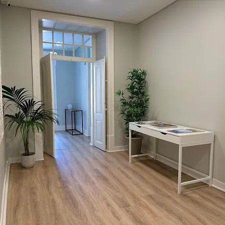 Metropolitan Living - Janelas Verdes Апартаменти