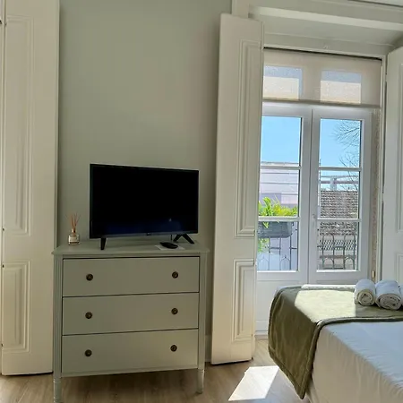 Metropolitan Living - Janelas Verdes Лиссабон