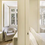 Metropolitan Living - Janelas Verdes Apartament