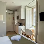 Metropolitan Living - Janelas Verdes Apartament