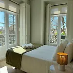 Metropolitan Living - Janelas Verdes 公寓